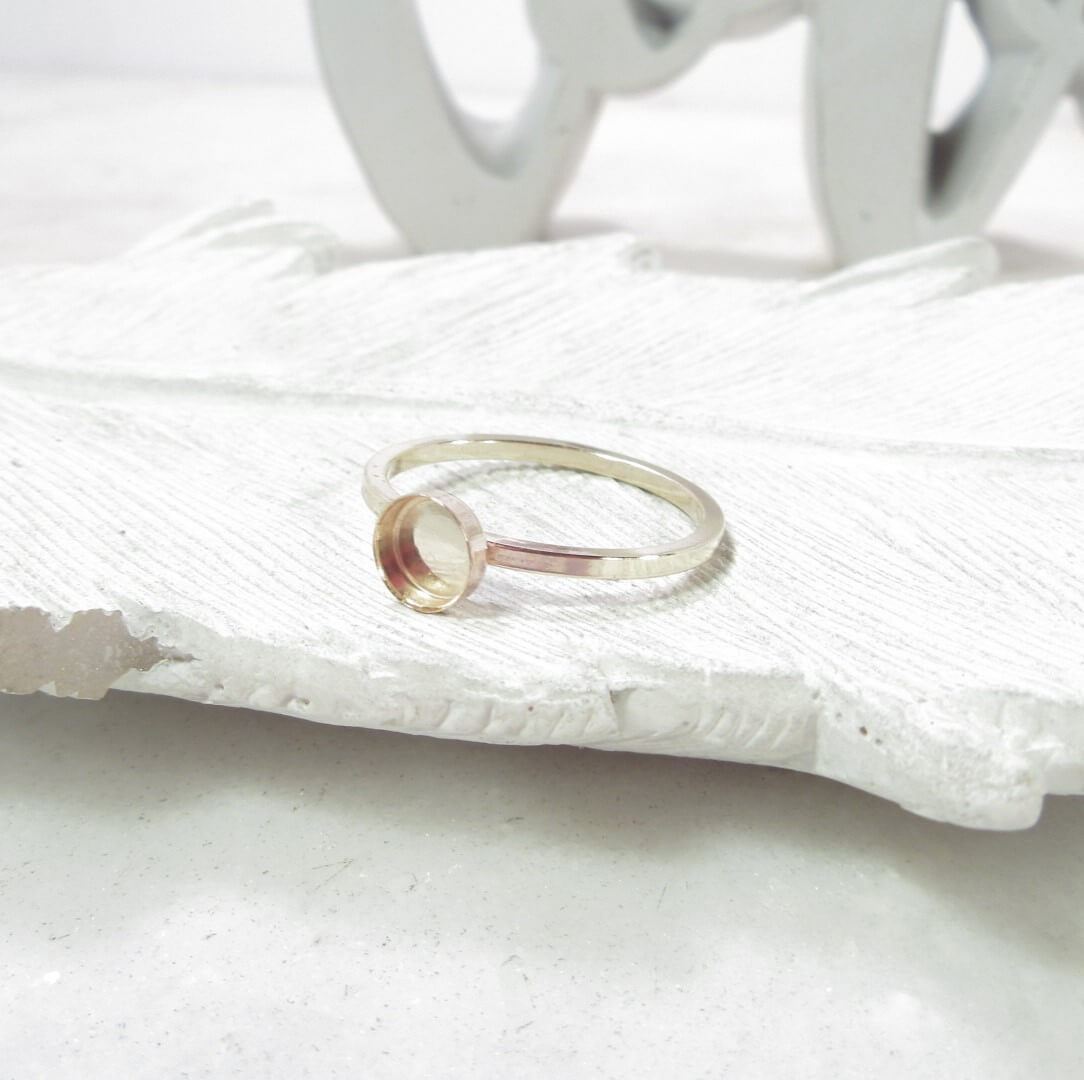 side view 1.5mm square band ring 