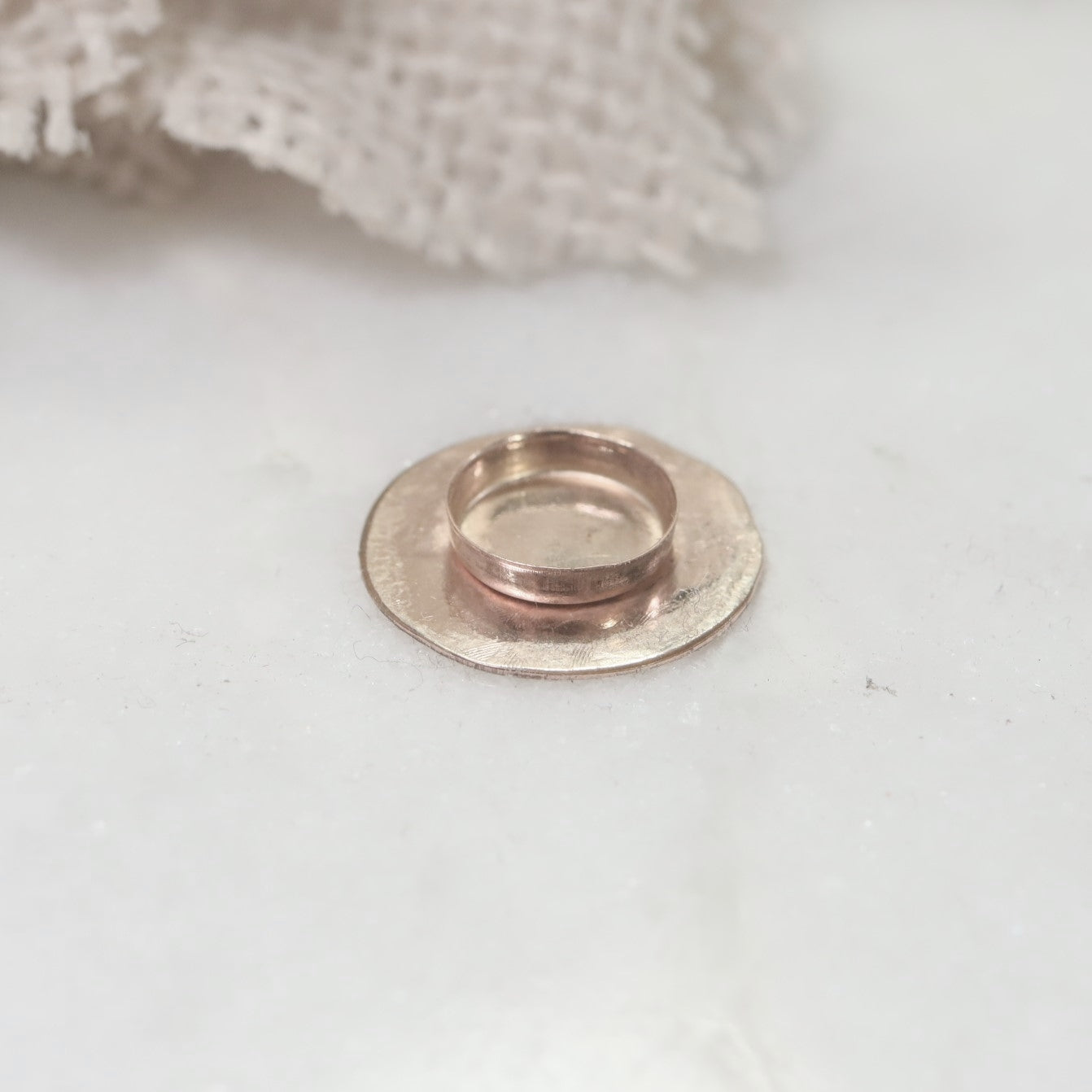 bezel cup pendant setting gold