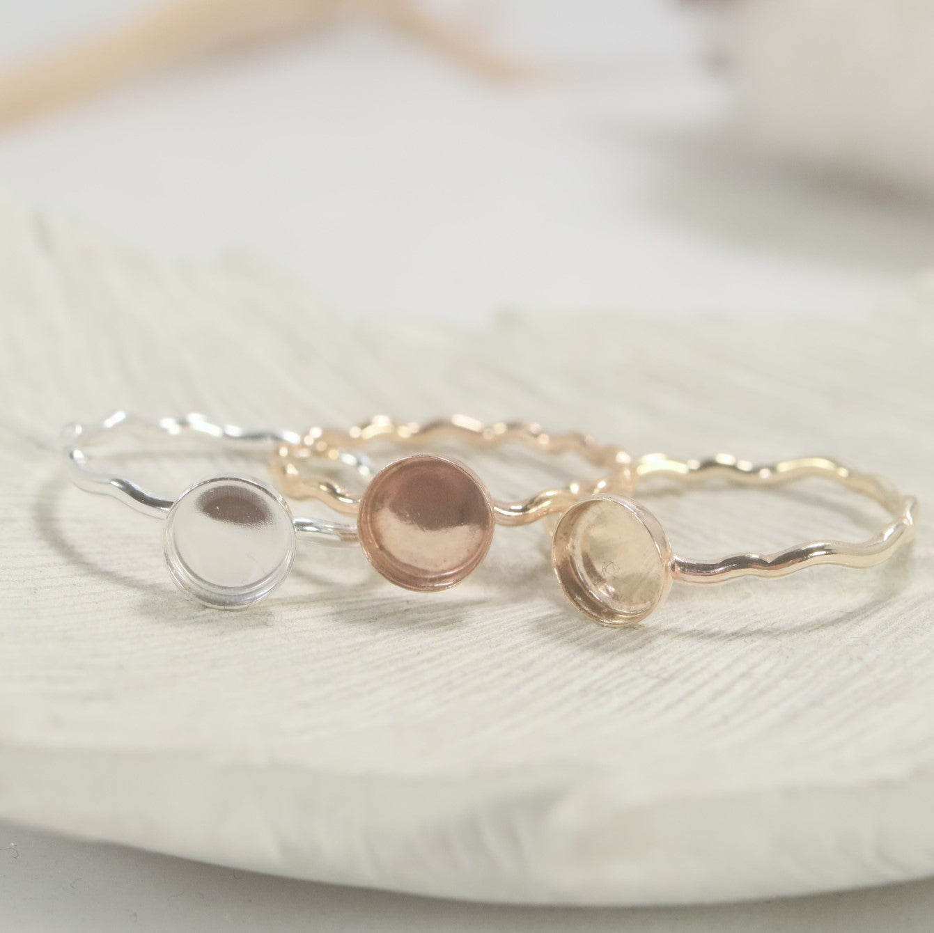 group alternating keepsake ring setting